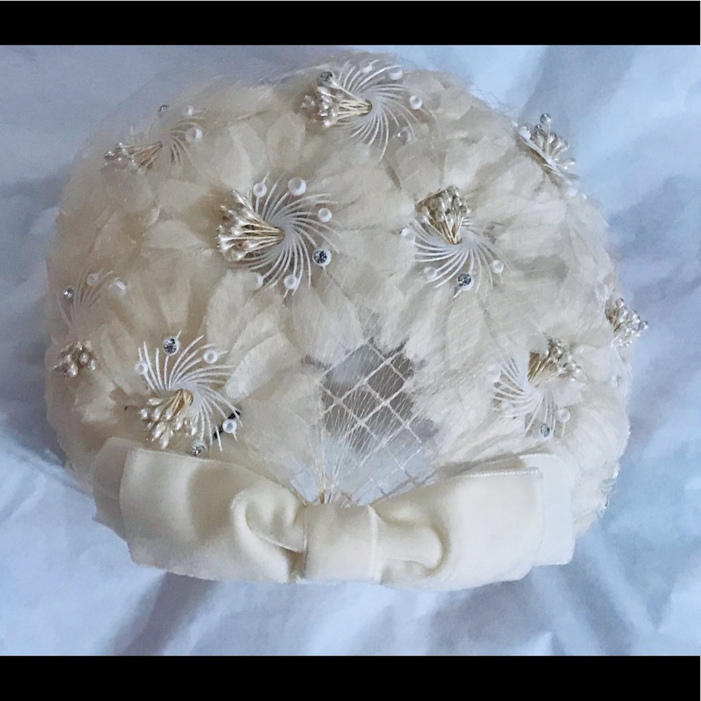 Stunning Vintage Wedding Fascinator Hat with Veil